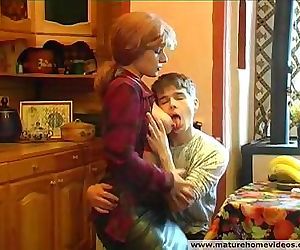 俄罗斯 红发女郎 妈妈 和 儿子