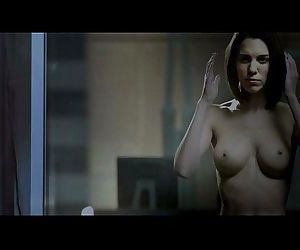 كريستي كارلسون رومانو في المرايا 2 (2011) 22 ثانية