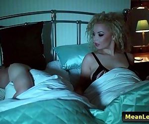 chaud et moyenne lesbiennes babesa Bosse dans l' La nuit Avec Aruba Jasmin & Chessie Kay gratuit Vidéo 01